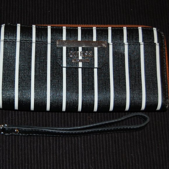 Guess Black & White Striped Wristlet  W/ Multiple Pockets  8 1/2" x 4 1/2" - Picture 2 of 14